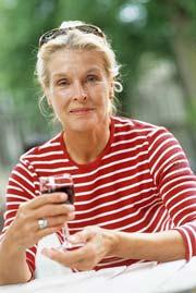 A drink or two seems to help women stay sharp as they age.