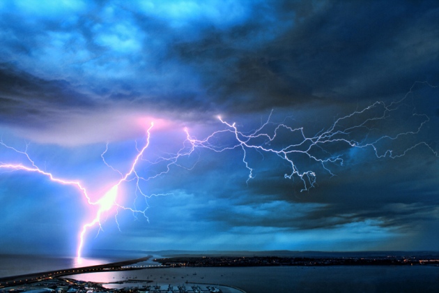 Lightning linked to solar wind : Nature News & Comment